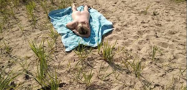  Big Dick Guy Jerks Cock Near Sunbathing Nude Beach Girl